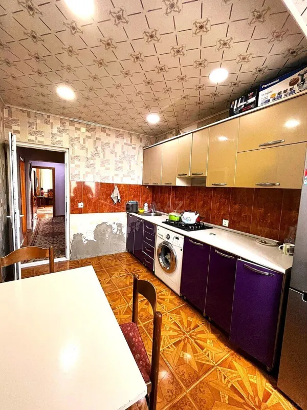 Satılır 4 otaqlı mənzil 110 m²