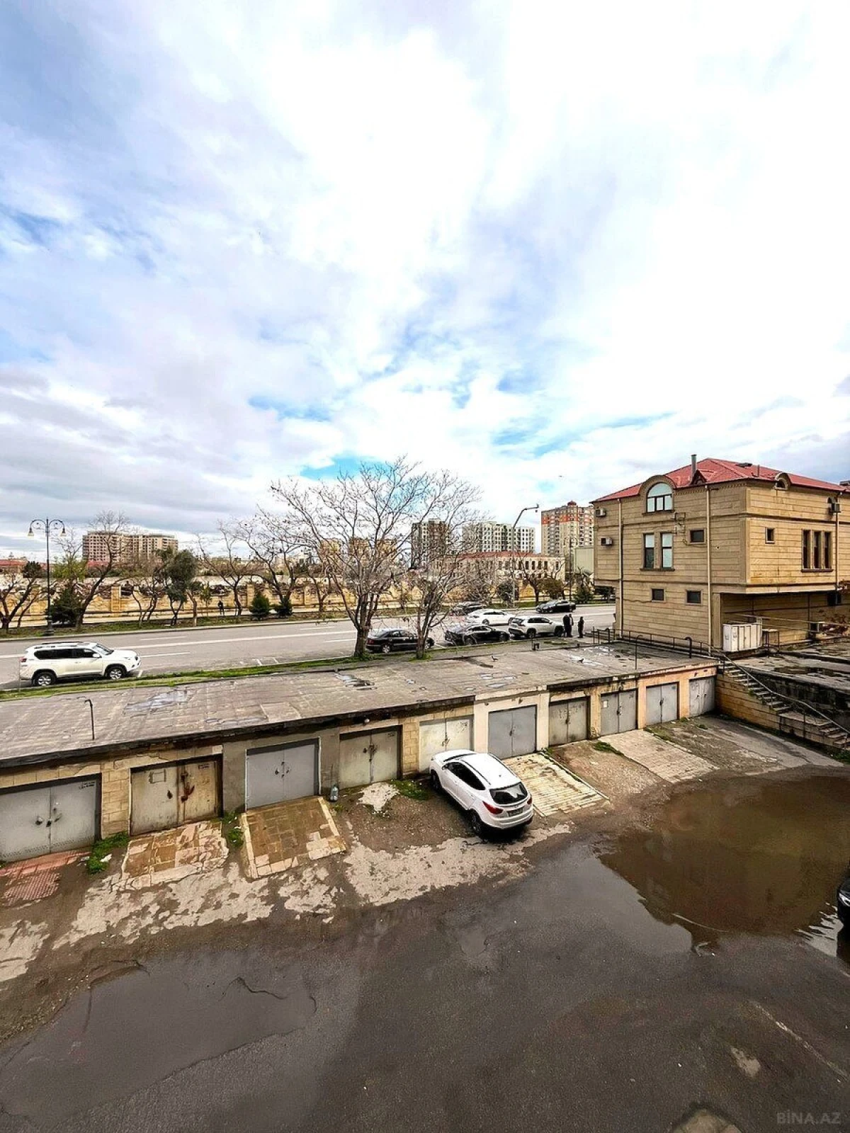 Satılır 4 otaqlı mənzil 110 m²