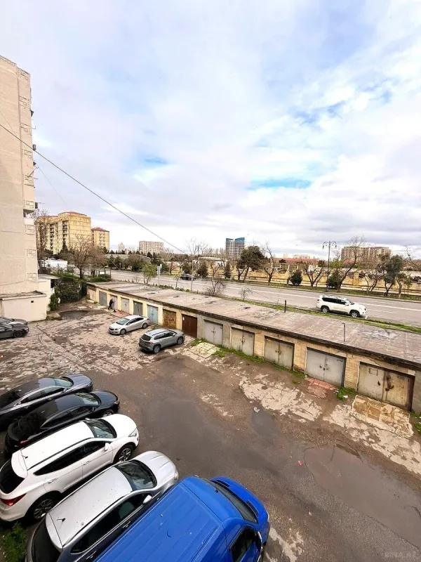 Satılır 4 otaqlı mənzil 110 m²