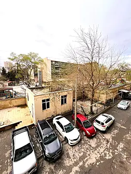 Satılır 4 otaqlı mənzil 110 m²