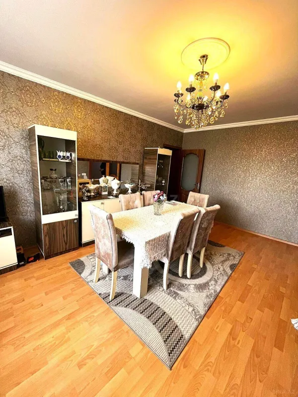 Satılır 4 otaqlı mənzil 110 m²