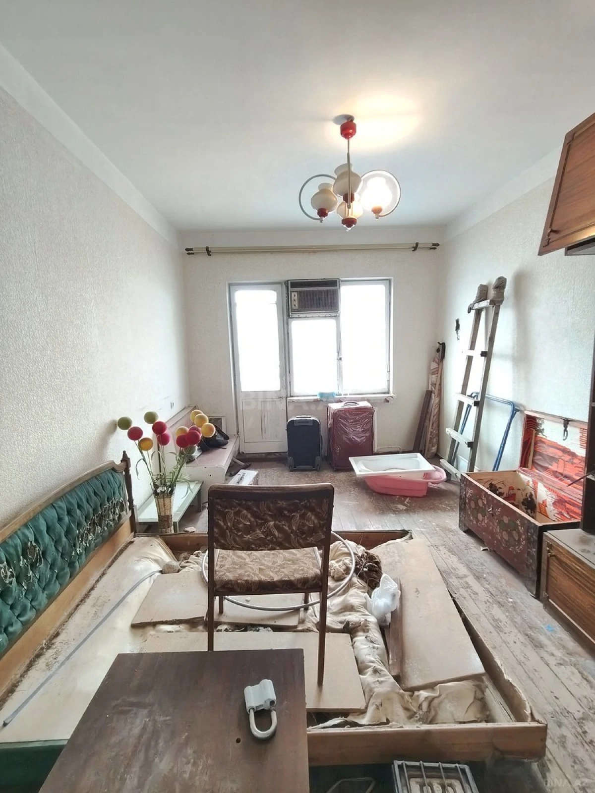 Satılır 4 otaqlı mənzil 95 m²