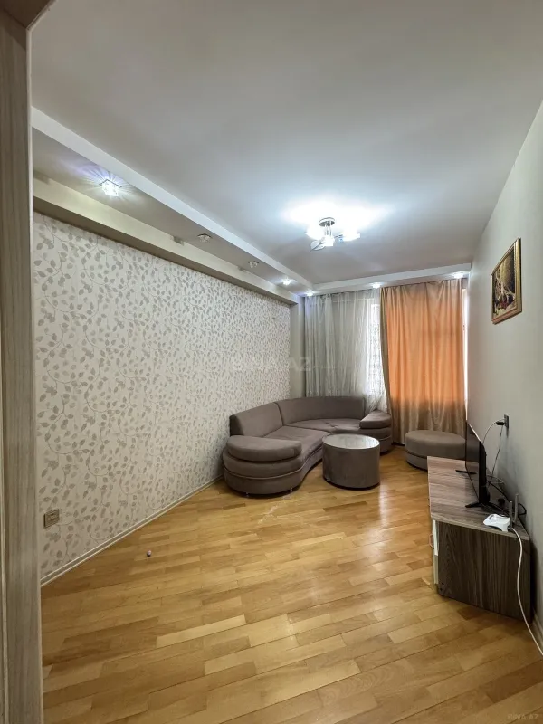 Kirayə verilir 2 otaqlı mənzil 60 m²
