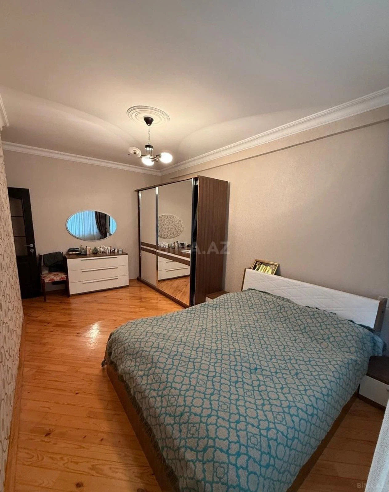 Satılır 3 otaqlı mənzil 118 m²
