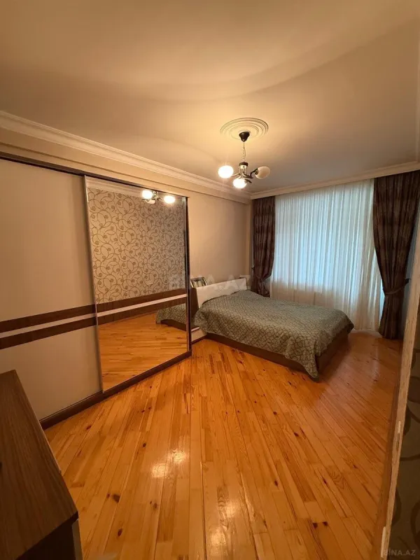 Satılır 3 otaqlı mənzil 118 m²