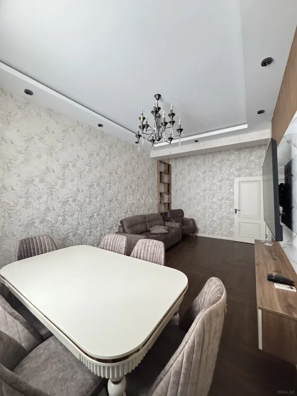 Kirayə verilir 2 otaqlı mənzil 80 m²