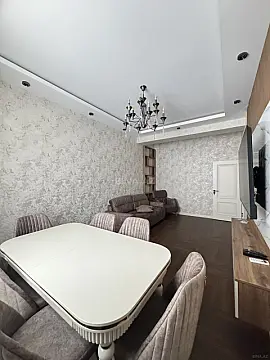 Kirayə verilir 2 otaqlı mənzil 80 m²
