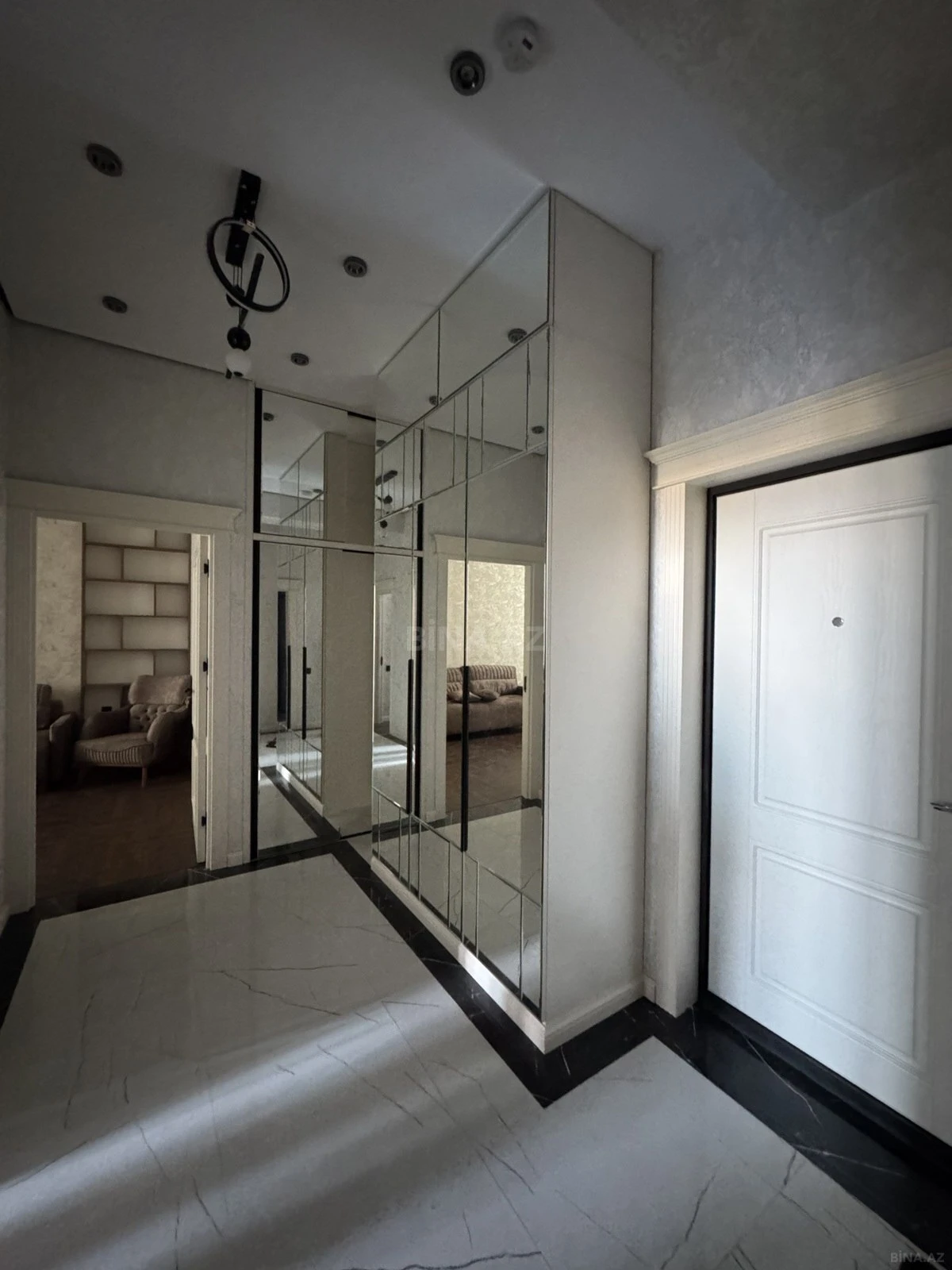 Kirayə verilir 2 otaqlı mənzil 80 m²