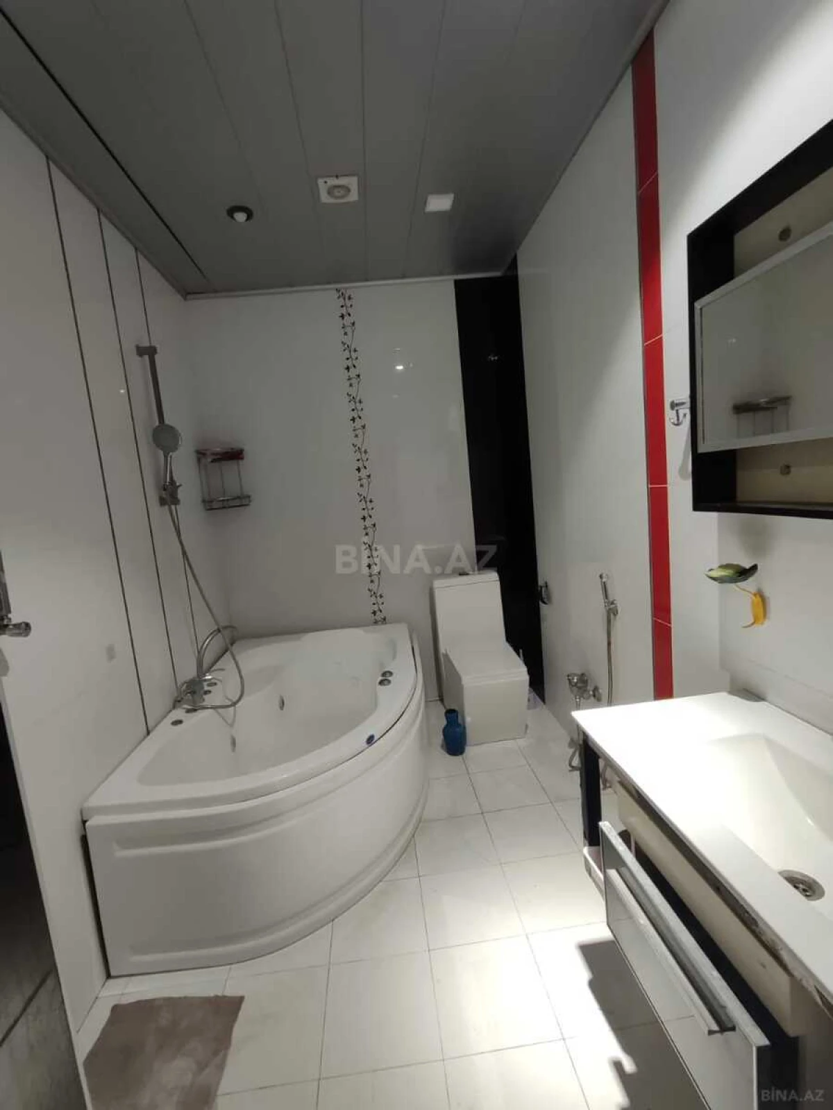 Kirayə verilir 2 otaqlı mənzil 75 m²