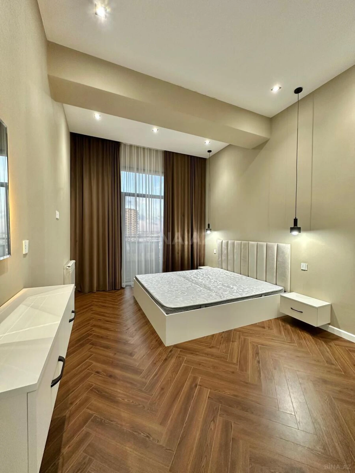 Satılır 3 otaqlı mənzil 125 m²