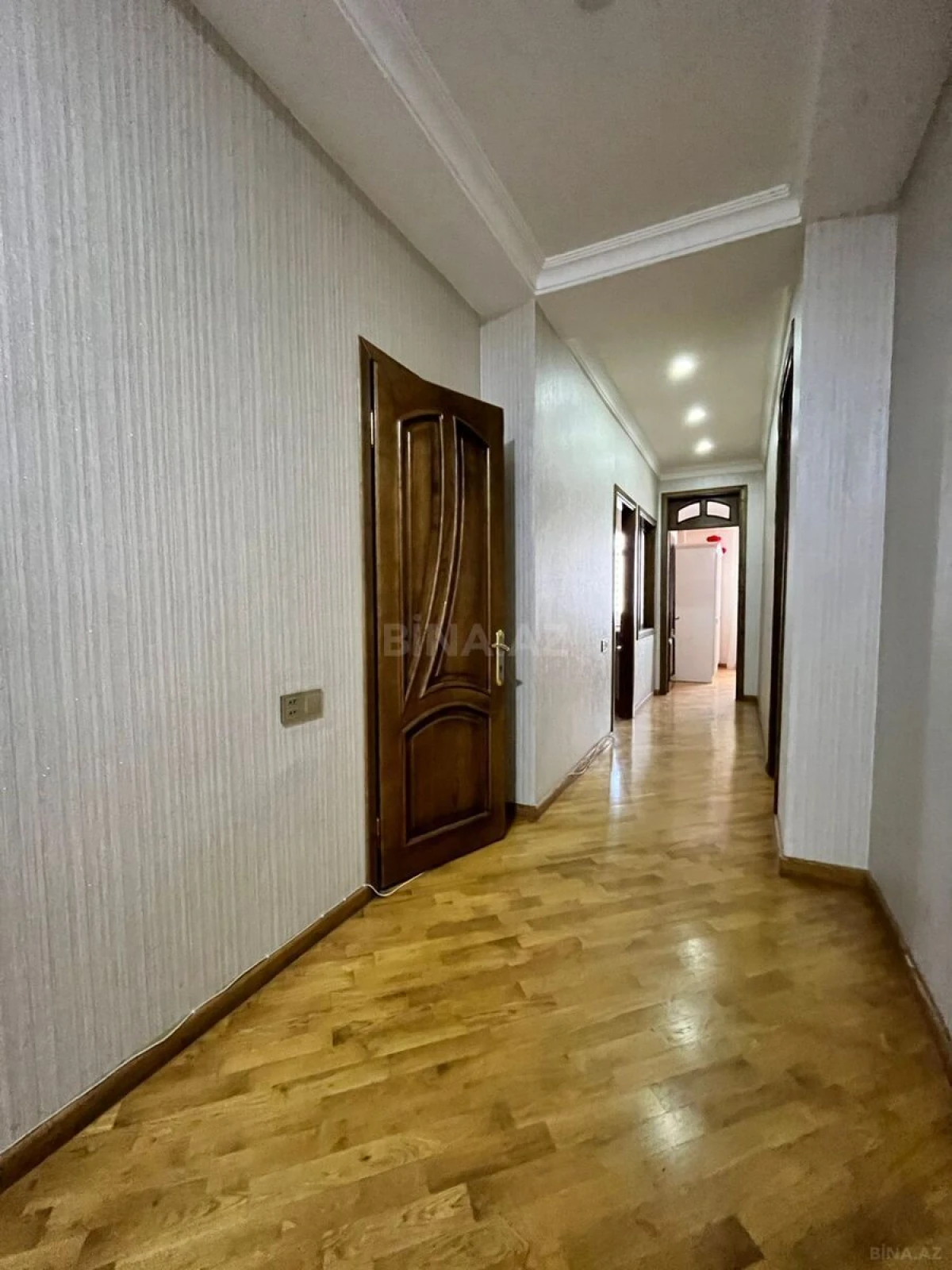 Kirayə verilir 3 otaqlı mənzil 150 m²