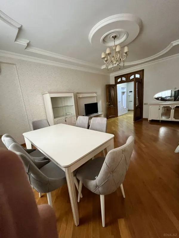 Kirayə verilir 3 otaqlı mənzil 150 m²