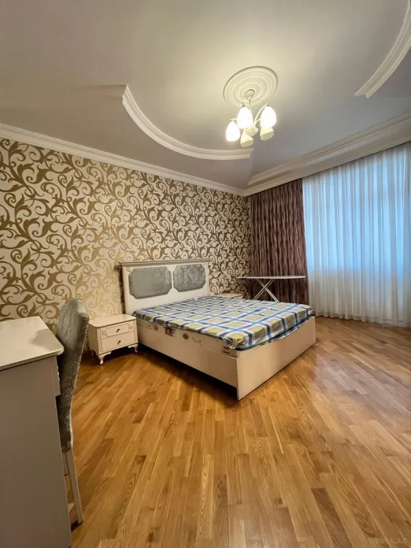 Kirayə verilir 3 otaqlı mənzil 150 m²