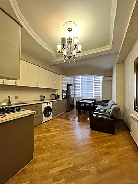 Kirayə verilir 3 otaqlı mənzil 150 m²