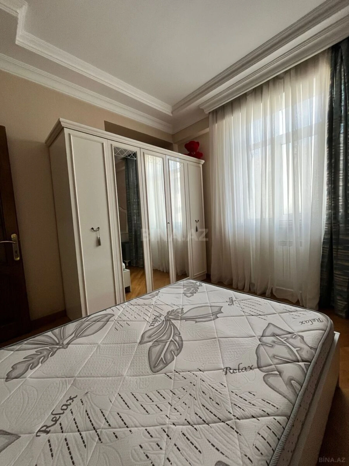 Kirayə verilir 3 otaqlı mənzil 150 m²