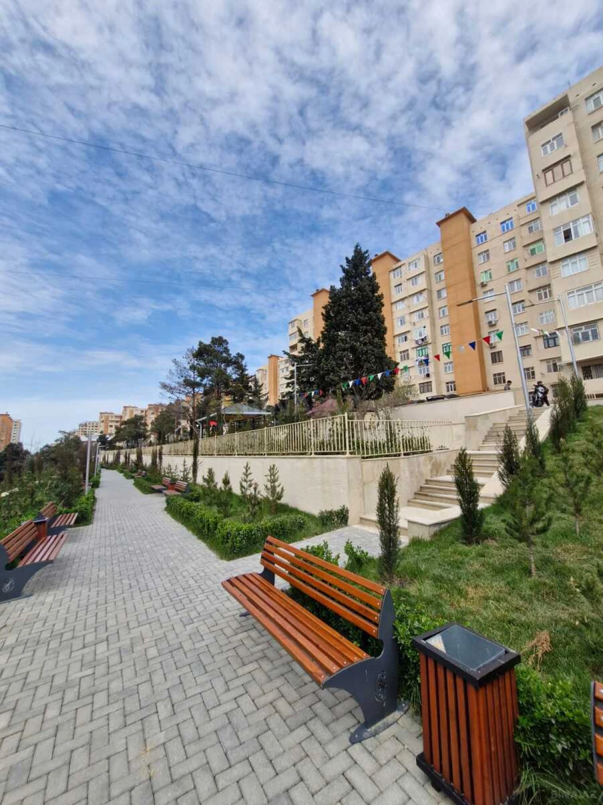 Satılır 5 otaqlı mənzil 125 m²