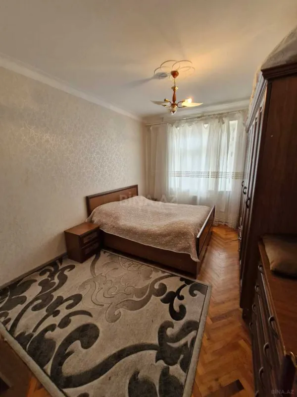 Satılır 5 otaqlı mənzil 125 m²