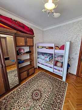 Satılır 5 otaqlı mənzil 125 m²