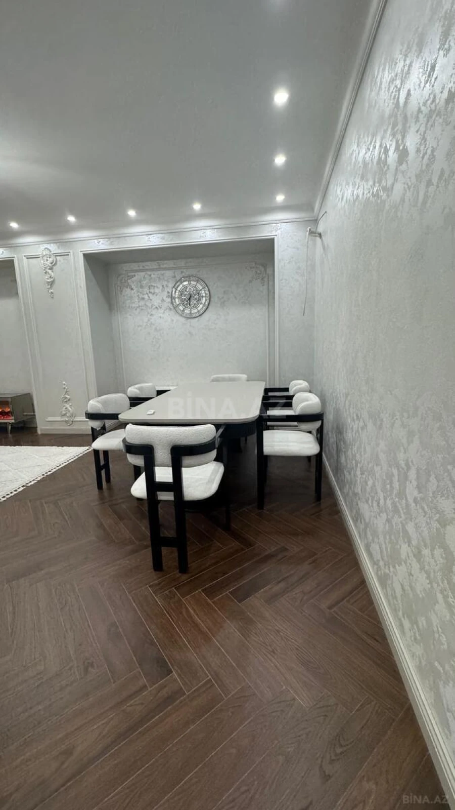 Kirayə verilir 3 otaqlı mənzil 151 m²