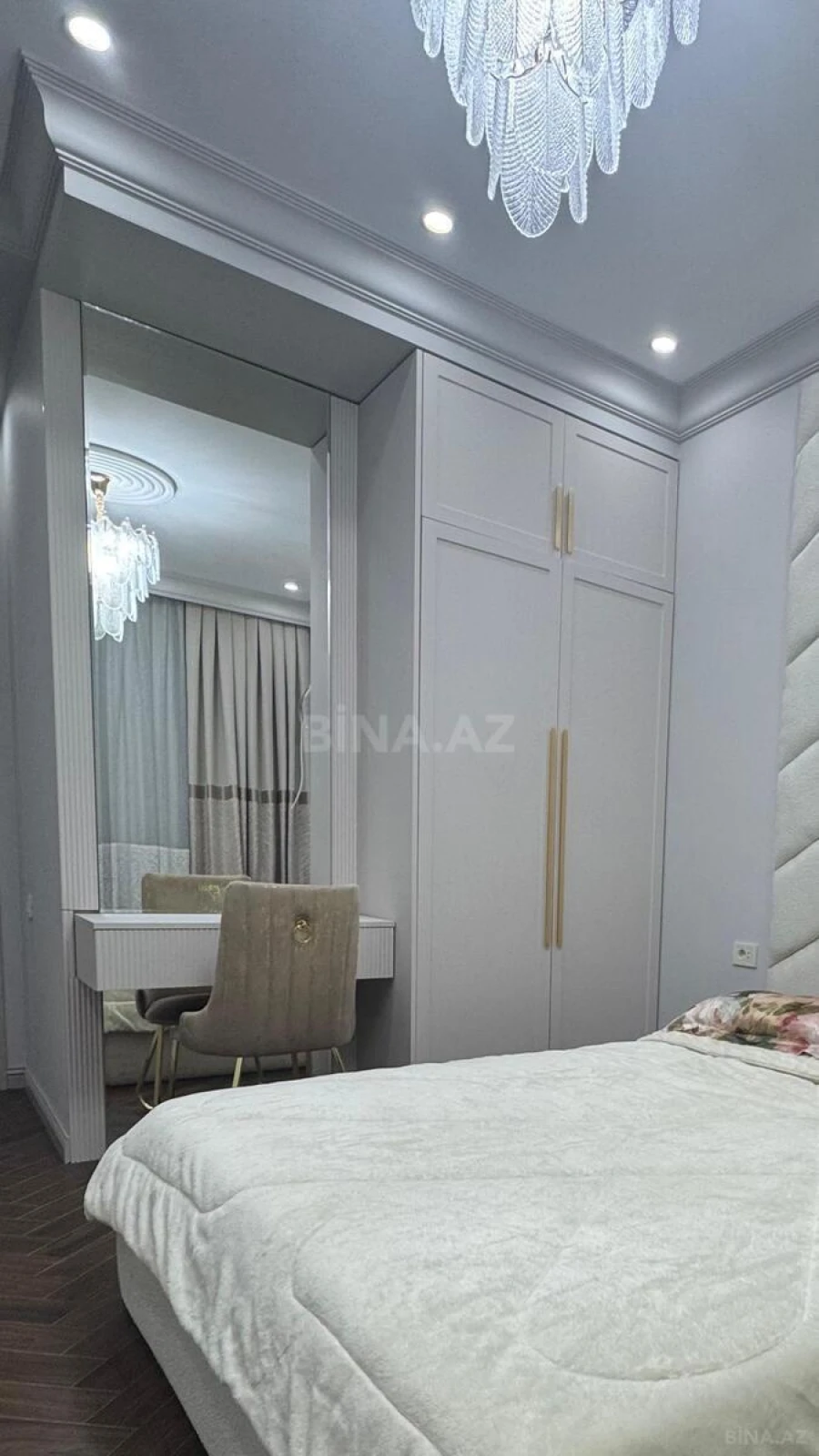 Kirayə verilir 3 otaqlı mənzil 151 m²