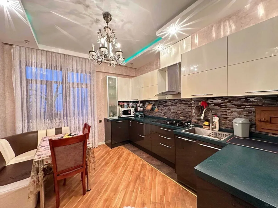 Satılır 3 otaqlı mənzil 140 m²