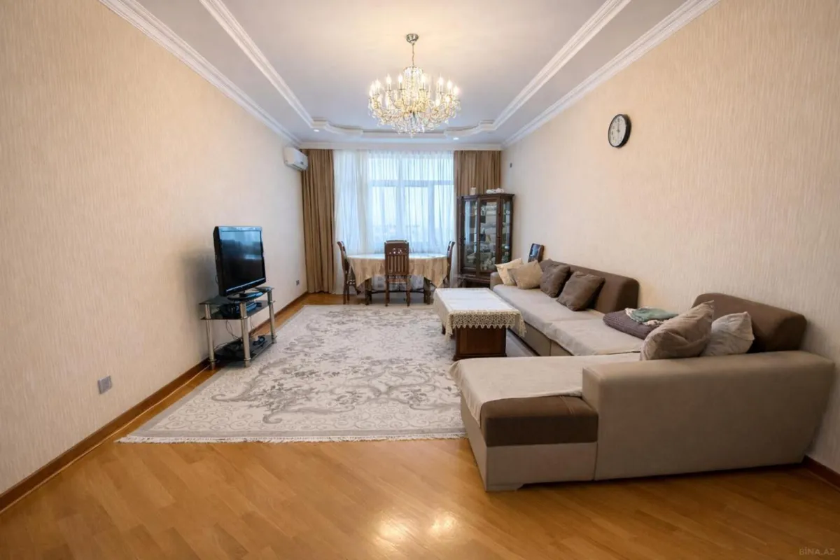 Satılır 4 otaqlı mənzil 145 m²