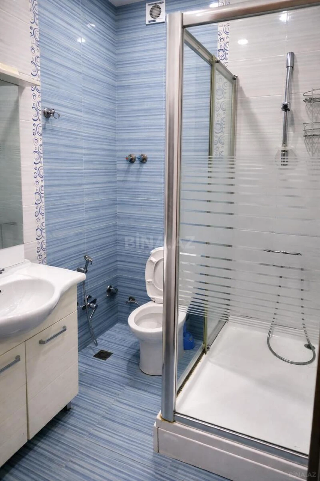 Satılır 4 otaqlı mənzil 145 m²