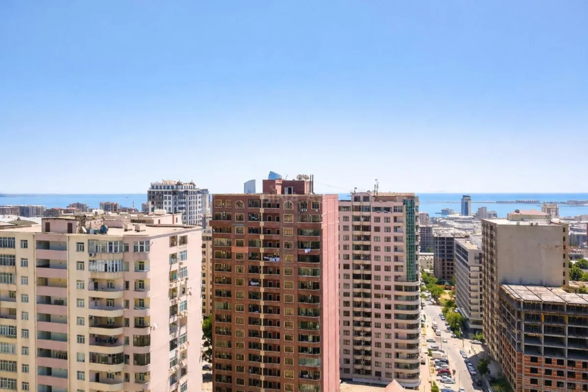 Satılır 4 otaqlı mənzil 145 m²