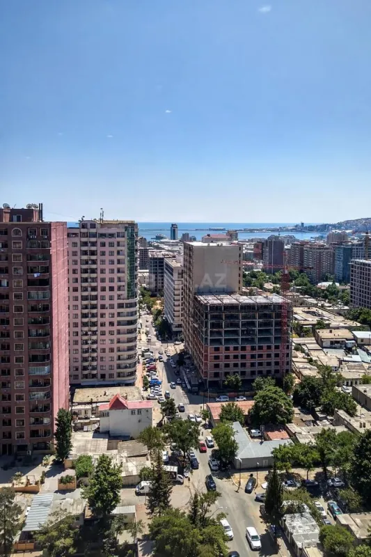 Satılır 4 otaqlı mənzil 145 m²