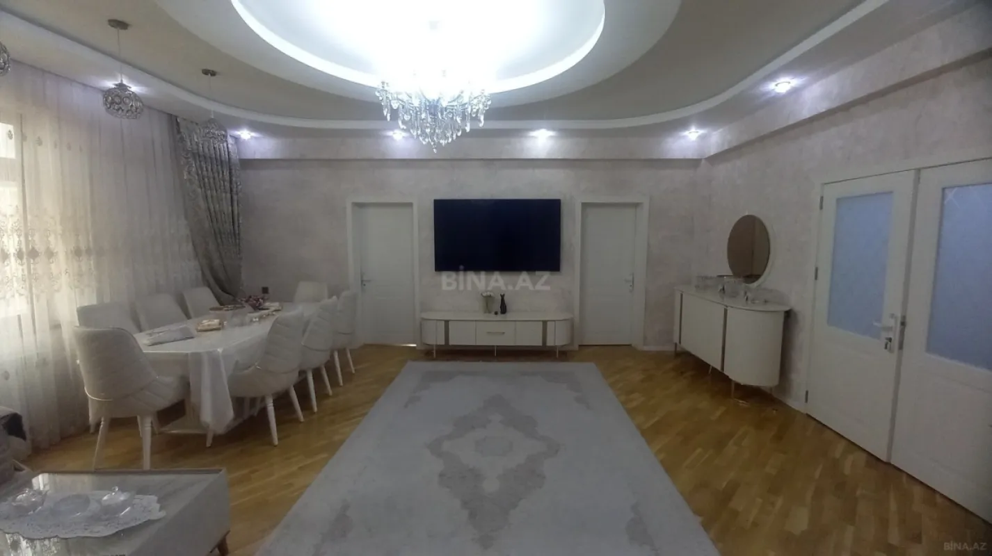 Satılır 4 otaqlı mənzil 136 m²