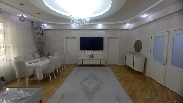 Satılır 4 otaqlı mənzil 136 m²