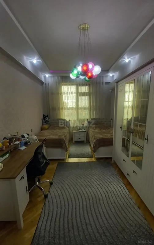 Satılır 4 otaqlı mənzil 136 m²