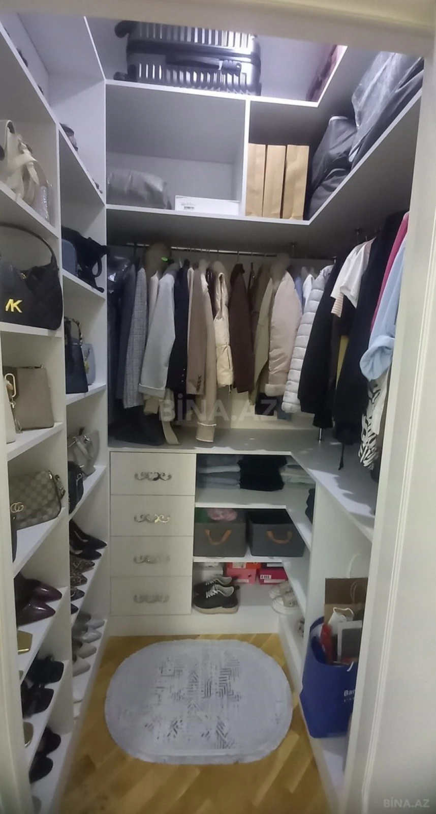 Satılır 4 otaqlı mənzil 136 m²