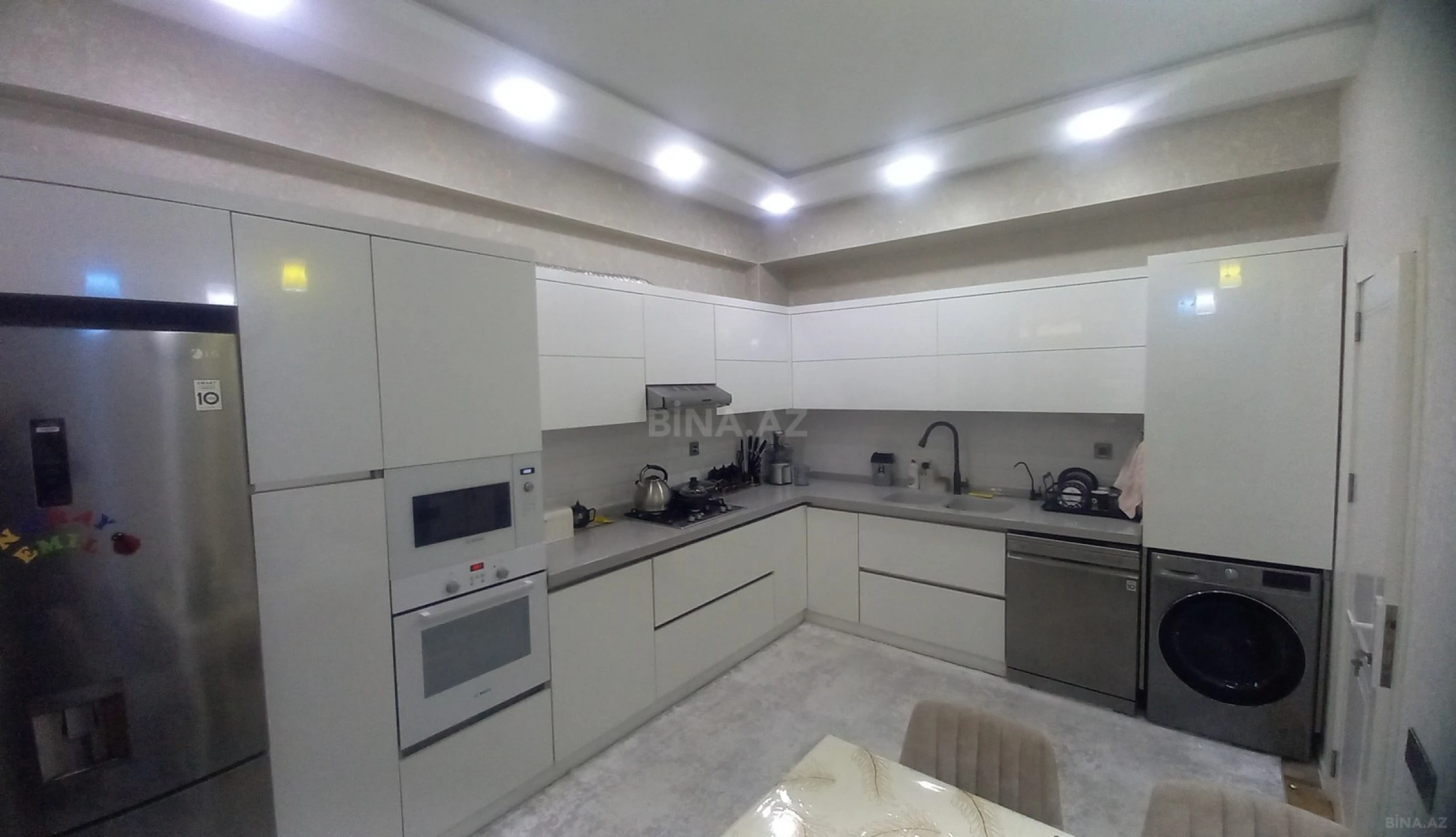 Satılır 4 otaqlı mənzil 136 m²