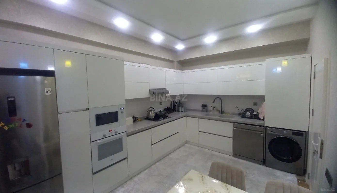 Satılır 4 otaqlı mənzil 136 m²