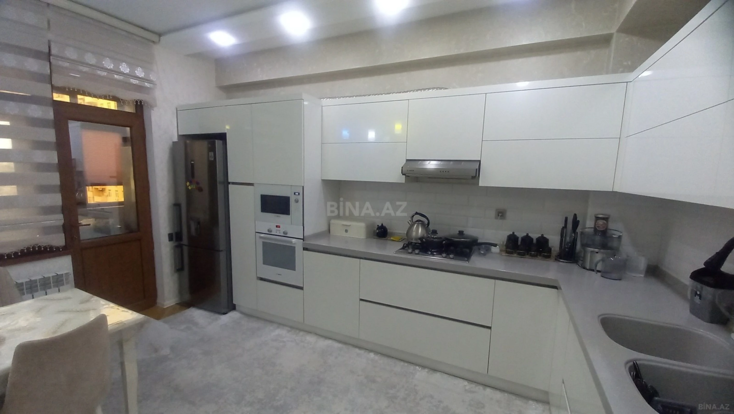 Satılır 4 otaqlı mənzil 136 m²