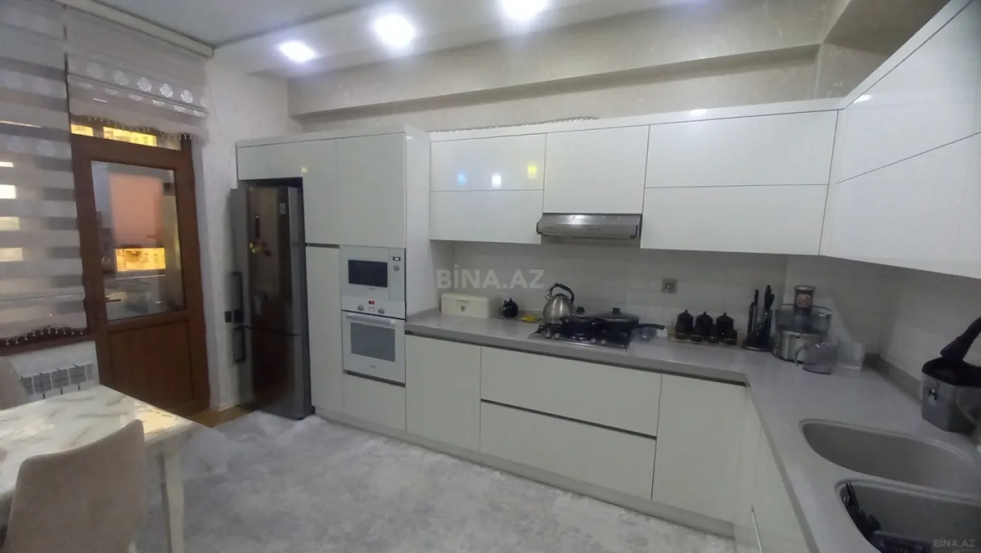 Satılır 4 otaqlı mənzil 136 m²