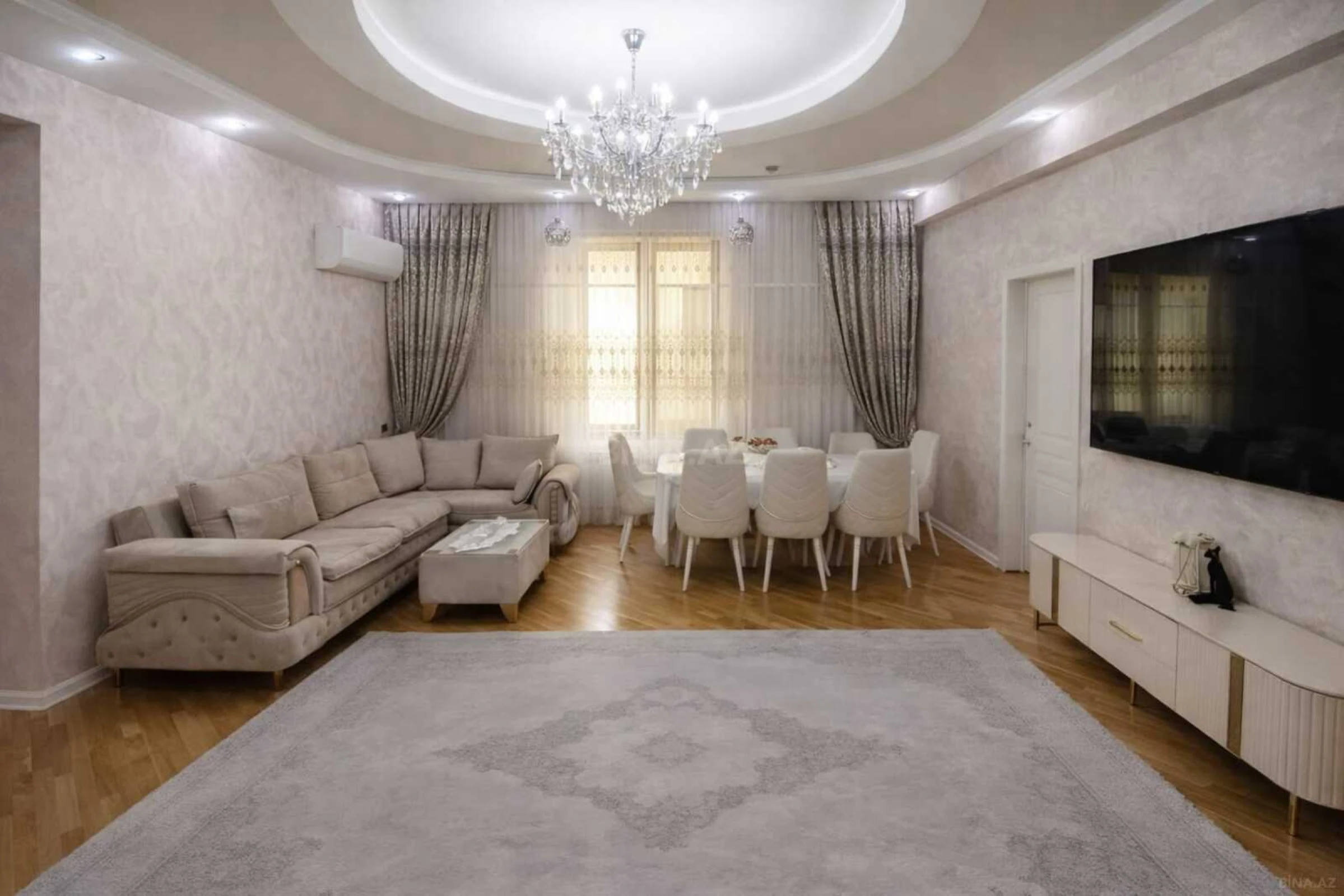 Satılır 4 otaqlı mənzil 136 m²