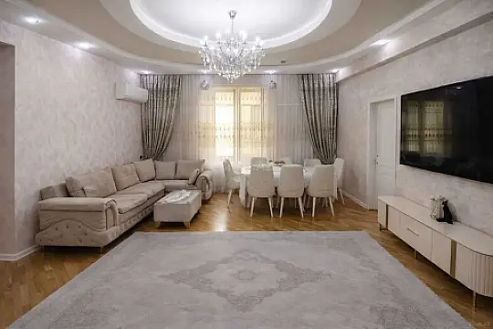 Satılır 4 otaqlı mənzil 136 m²