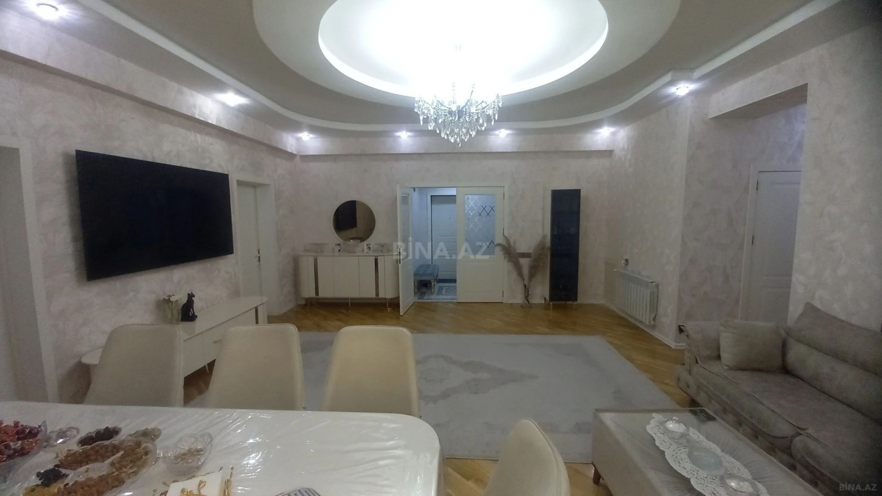 Satılır 4 otaqlı mənzil 136 m²