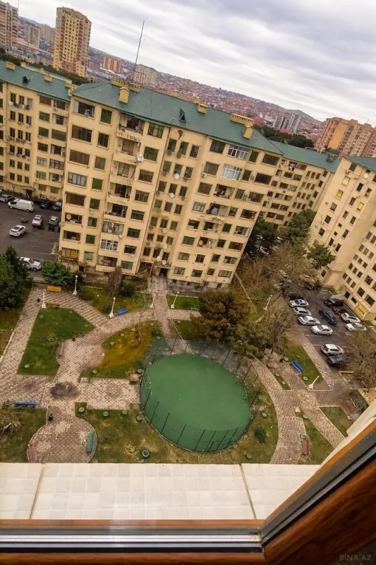 Satılır 4 otaqlı mənzil 136 m²