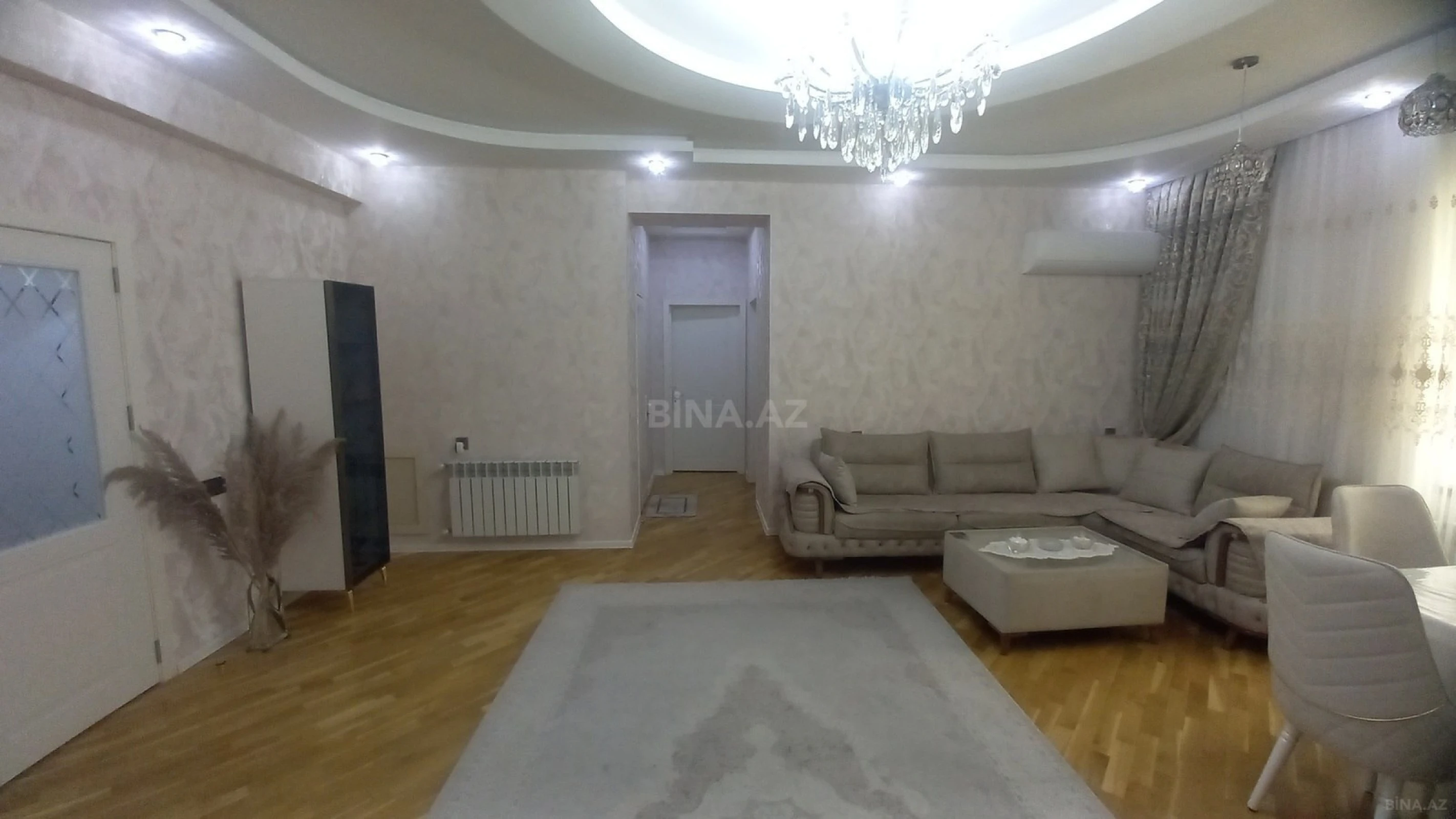 Satılır 4 otaqlı mənzil 136 m²