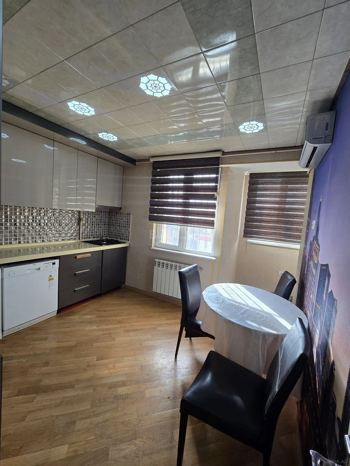 Kirayə verilir 4 otaqlı mənzil 112 m²