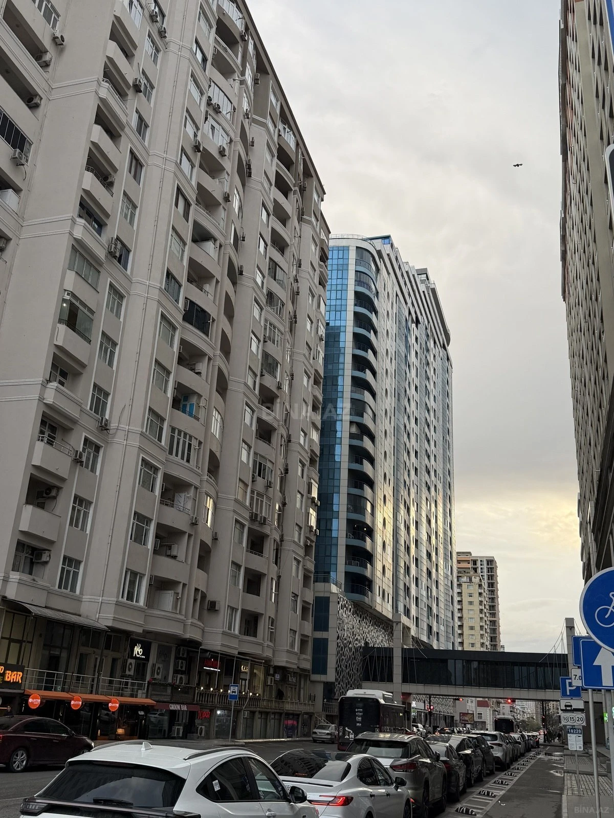 Satılır 4 otaqlı mənzil 215 m²