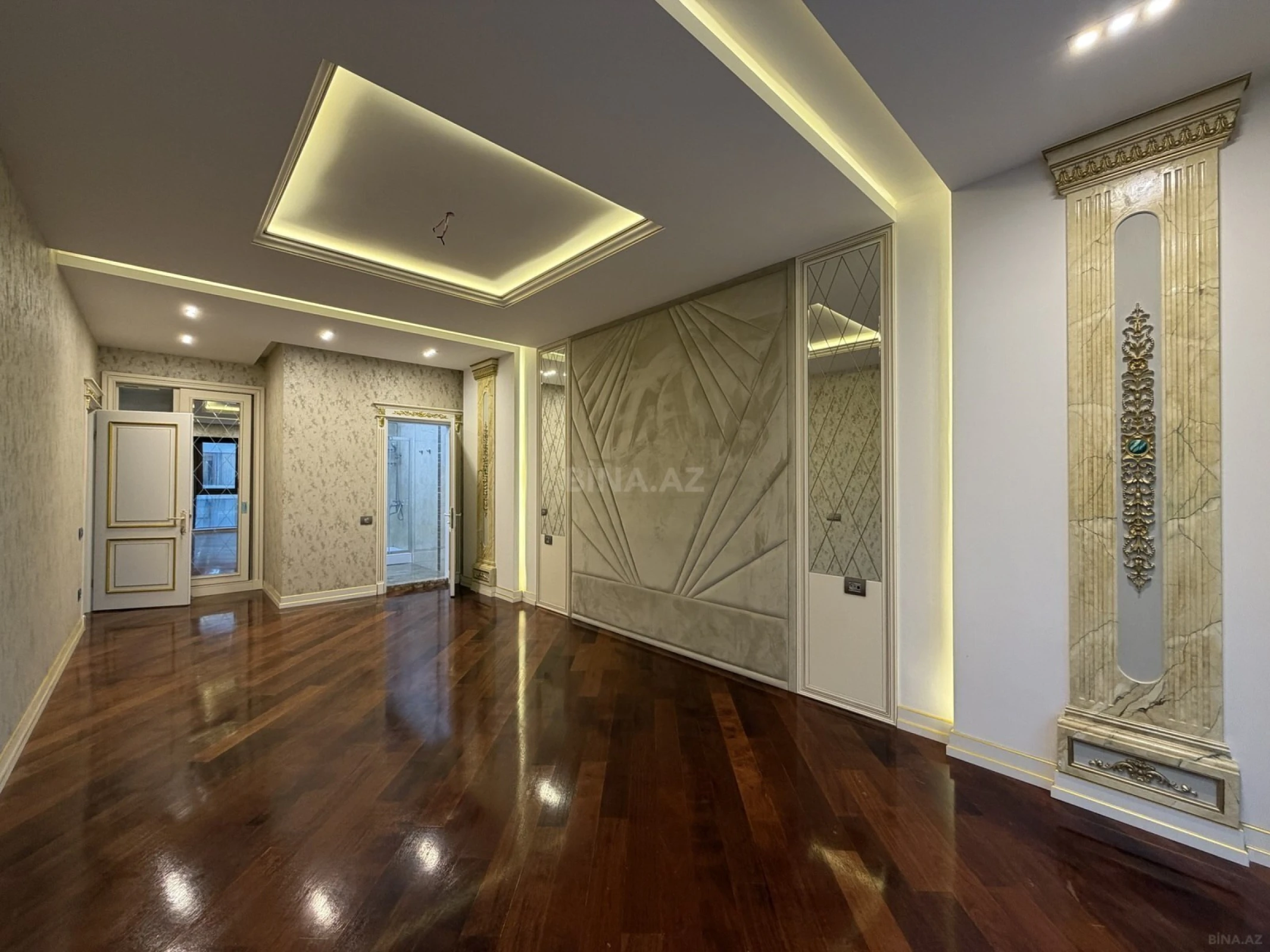 Satılır 4 otaqlı mənzil 215 m²