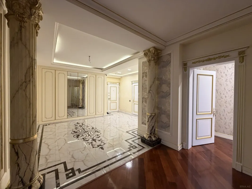 Satılır 4 otaqlı mənzil 215 m²