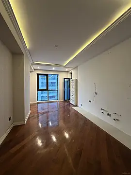Satılır 4 otaqlı mənzil 215 m²