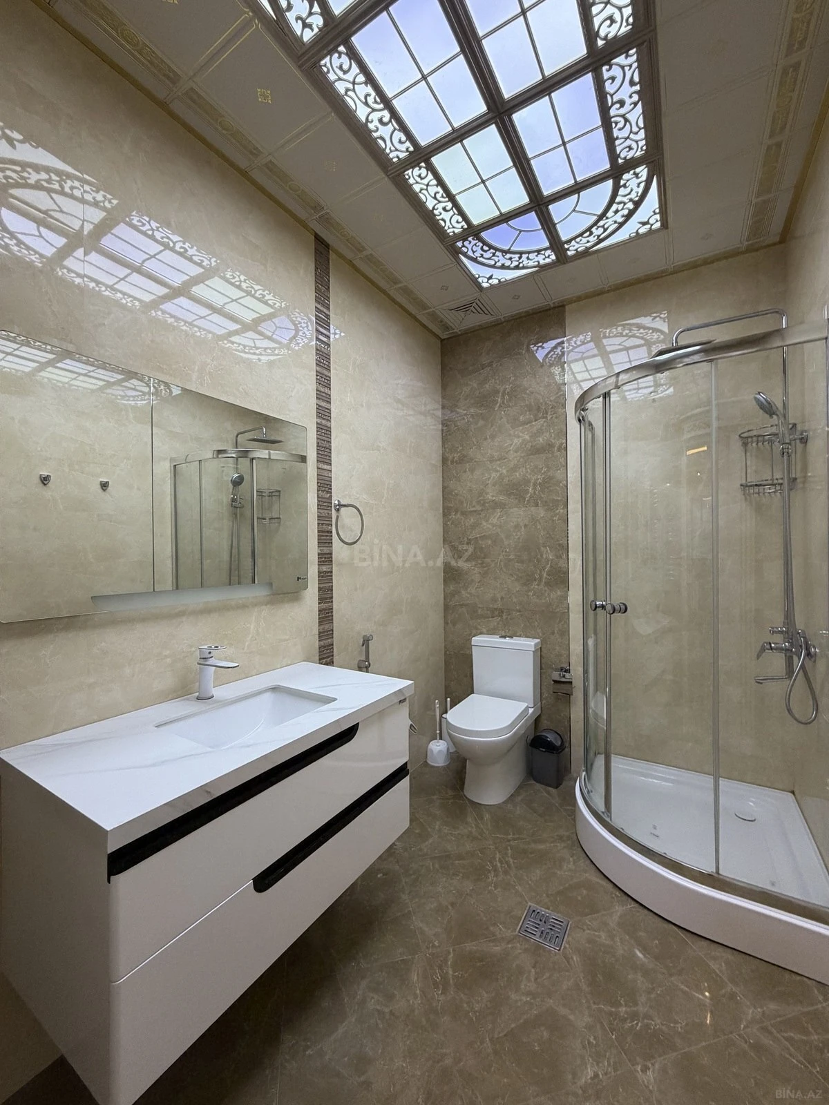 Satılır 4 otaqlı mənzil 215 m²