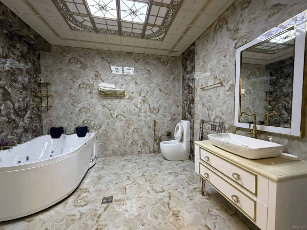 Satılır 4 otaqlı mənzil 215 m²