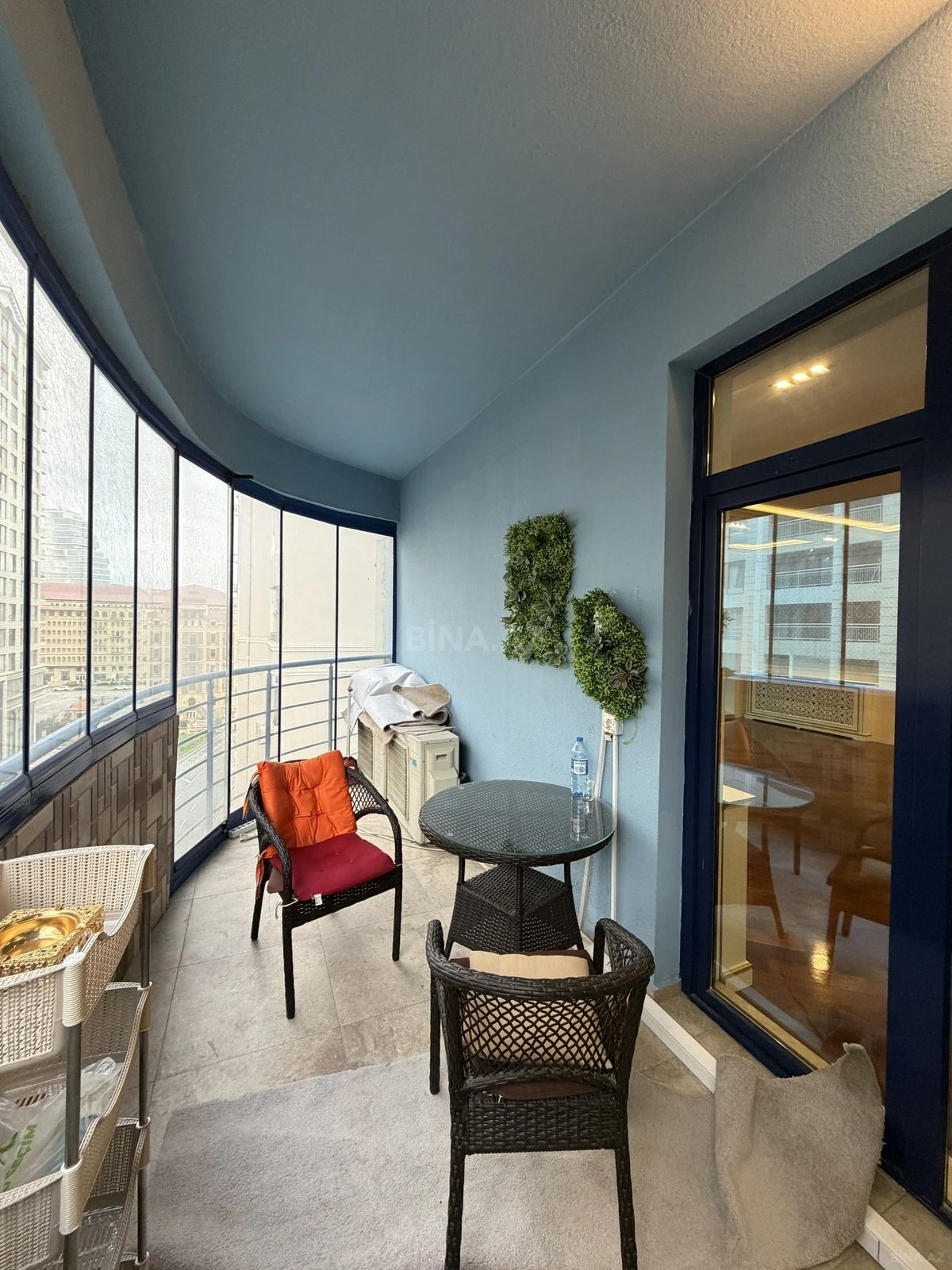 Satılır 4 otaqlı mənzil 215 m²